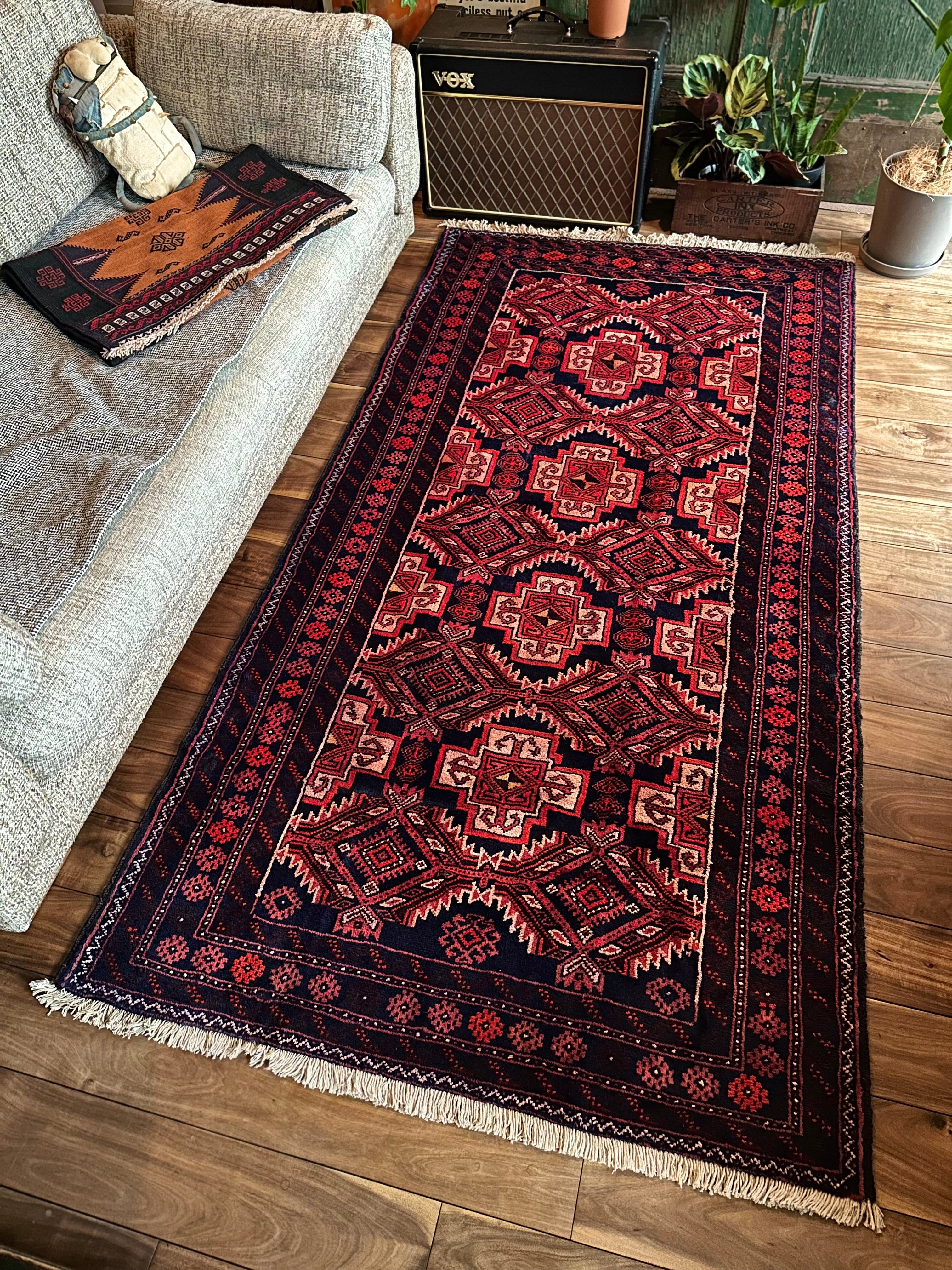 135×89cm トライバルラグ　バルーチ族　ヴィンテージラグ ペルシャ絨毯 ビンテージラグ、ペルシャ産、バルーチ、56×100